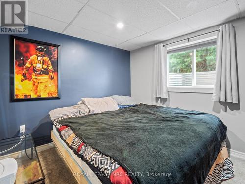 210 Lawrence Lane, Pelham (662 - Fonthill), ON - Indoor Photo Showing Bedroom