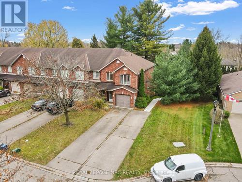 210 Lawrence Lane, Pelham (662 - Fonthill), ON - Outdoor With Facade