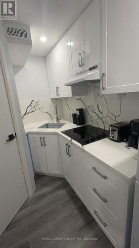 19 Haven Lane, Barrie, ON - Indoor Photo Showing Kitchen