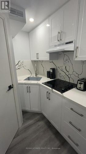 19 Haven Lane, Barrie, ON - Indoor Photo Showing Kitchen