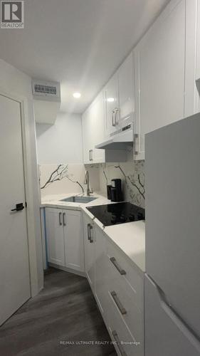 19 Haven Lane, Barrie, ON - Indoor Photo Showing Kitchen