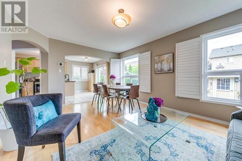 3751 Pearlstone Drive, Mississauga, ON - Indoor Photo Showing Living Room