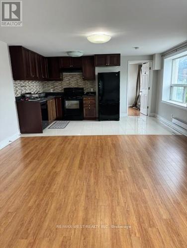 2Nd Flr - 2696 St Clair Avenue W, Toronto, ON - Indoor Photo Showing Kitchen