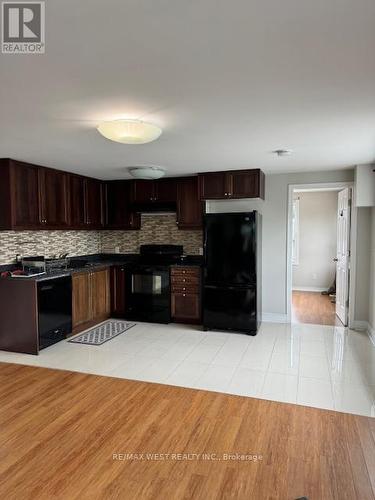 2Nd Flr - 2696 St Clair Avenue W, Toronto, ON - Indoor Photo Showing Kitchen