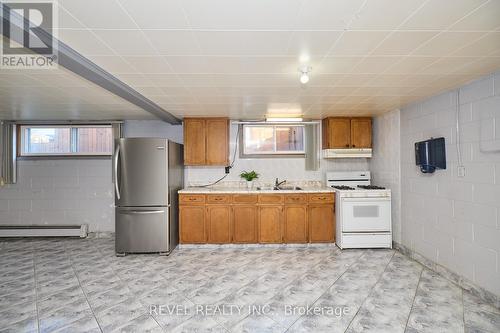 170 Iva Street, Welland, ON - Indoor Photo Showing Kitchen With Double Sink