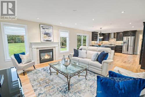 11 Aspen Court, Erin, ON - Indoor Photo Showing Living Room With Fireplace