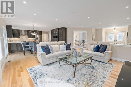 11 Aspen Court, Erin, ON - Indoor Photo Showing Living Room