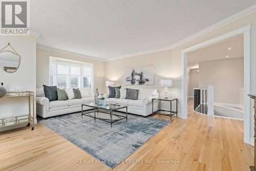 11 Aspen Court, Erin, ON - Indoor Photo Showing Living Room