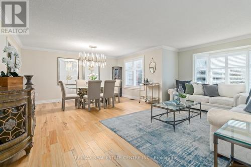 11 Aspen Court, Erin, ON - Indoor Photo Showing Living Room