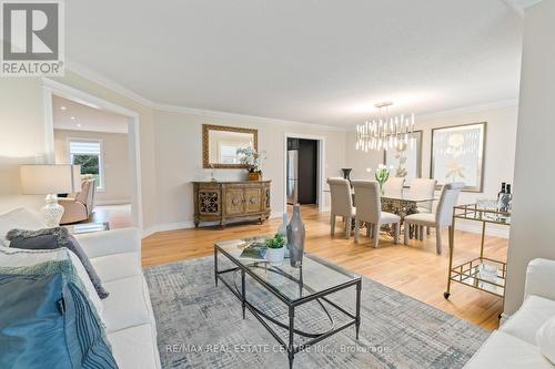 11 Aspen Court, Erin, ON - Indoor Photo Showing Living Room