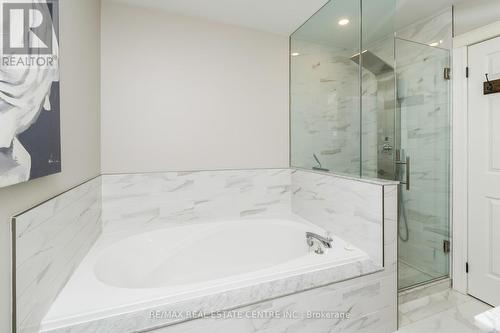 11 Aspen Court, Erin, ON - Indoor Photo Showing Bathroom