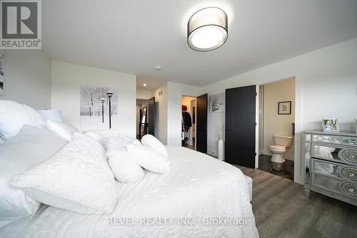 14 Willowbrook Drive, Welland, ON - Indoor Photo Showing Bedroom