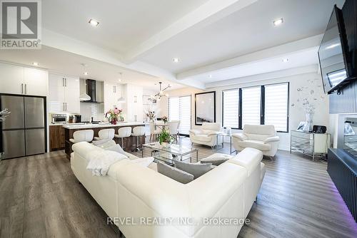 14 Willowbrook Drive, Welland, ON - Indoor Photo Showing Living Room