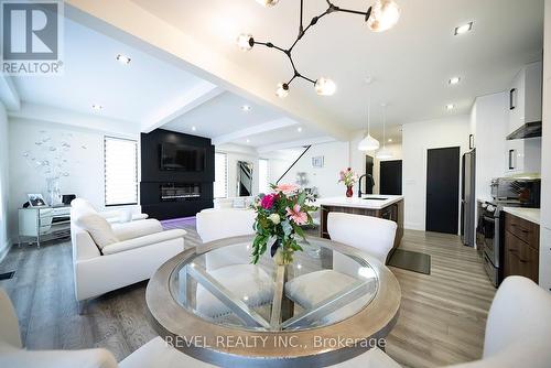 14 Willowbrook Drive, Welland, ON - Indoor Photo Showing Dining Room