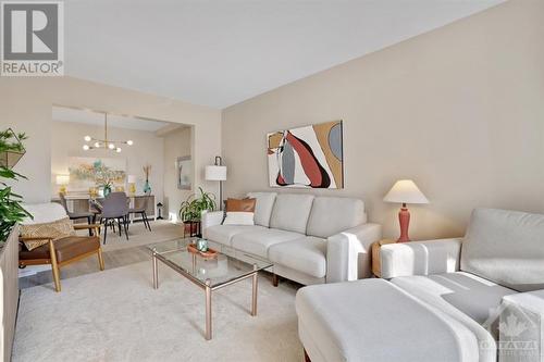 11 Windcrest Court, Ottawa, ON - Indoor Photo Showing Living Room