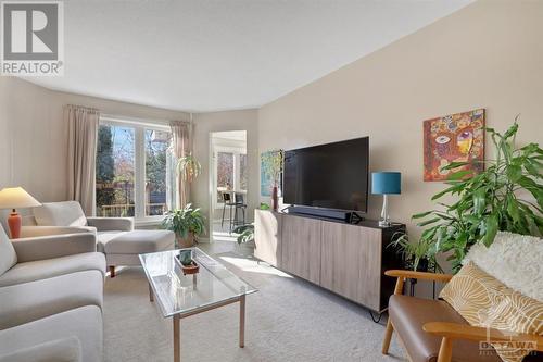 11 Windcrest Court, Ottawa, ON - Indoor Photo Showing Living Room