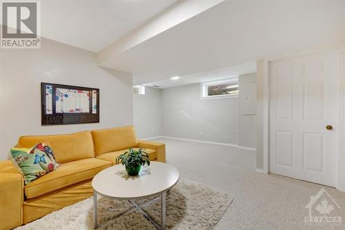 11 Windcrest Court, Ottawa, ON - Indoor Photo Showing Living Room