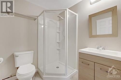 11 Windcrest Court, Ottawa, ON - Indoor Photo Showing Bathroom