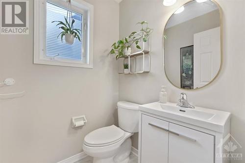 11 Windcrest Court, Ottawa, ON - Indoor Photo Showing Bathroom