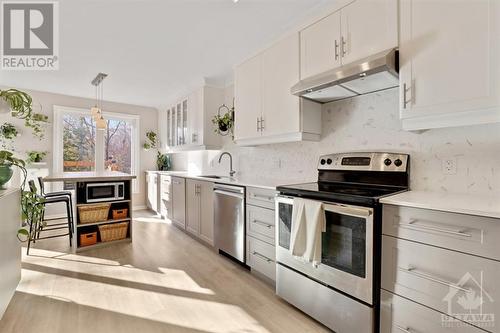 11 Windcrest Court, Ottawa, ON - Indoor Photo Showing Kitchen With Upgraded Kitchen