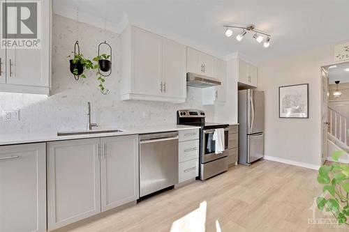 11 Windcrest Court, Ottawa, ON - Indoor Photo Showing Kitchen