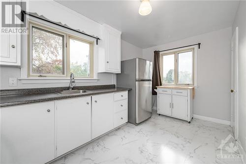 1112 Richard Avenue Unit#3, Ottawa, ON - Indoor Photo Showing Kitchen