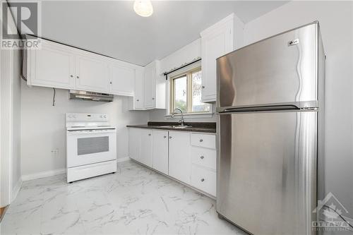 1112 Richard Avenue Unit#3, Ottawa, ON - Indoor Photo Showing Kitchen