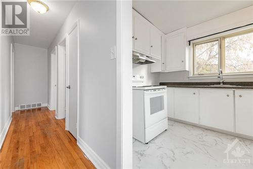 1112 Richard Avenue Unit#3, Ottawa, ON - Indoor Photo Showing Kitchen