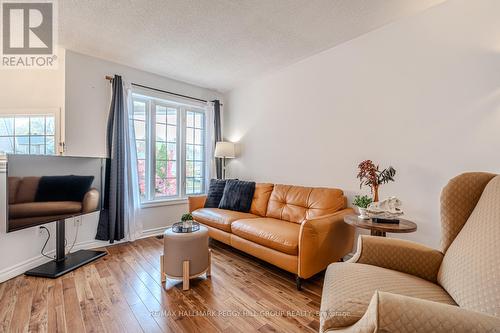 20 Jagges Drive, Barrie, ON - Indoor Photo Showing Living Room