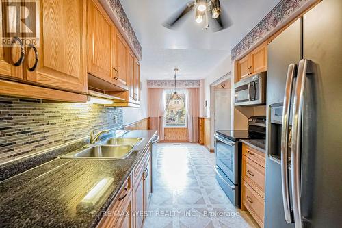 477 Hansen Road N, Brampton, ON - Indoor Photo Showing Kitchen With Stainless Steel Kitchen With Double Sink With Upgraded Kitchen