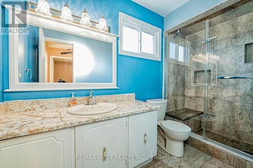 477 Hansen Road N, Brampton, ON - Indoor Photo Showing Bathroom