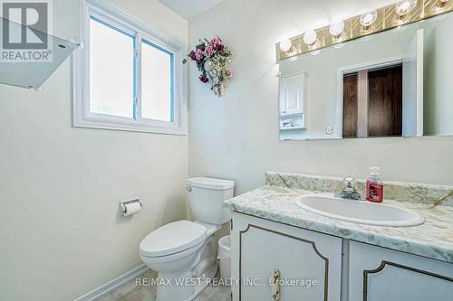 477 Hansen Road N, Brampton, ON - Indoor Photo Showing Bathroom