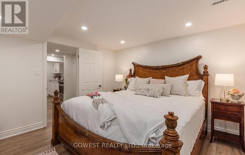 1525 Spring Road, Mississauga, ON - Indoor Photo Showing Bedroom