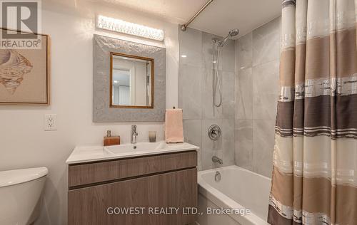 1525 Spring Road, Mississauga, ON - Indoor Photo Showing Bathroom