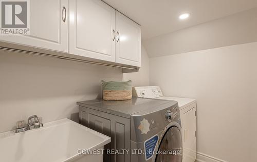 1525 Spring Road, Mississauga, ON - Indoor Photo Showing Laundry Room