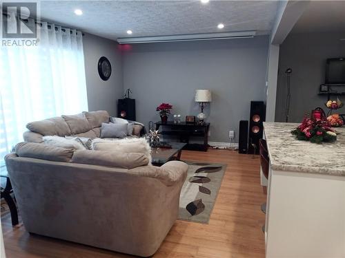 84 Roman Avenue, Elliot Lake, ON - Indoor Photo Showing Living Room