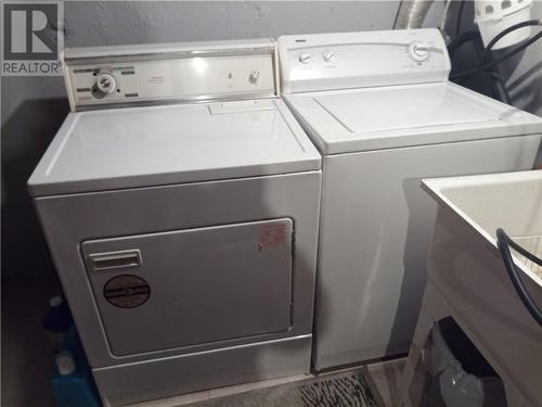 84 Roman Avenue, Elliot Lake, ON - Indoor Photo Showing Laundry Room