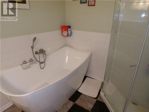 52 Tokyo Crescent, Elliot Lake, ON - Indoor Photo Showing Bathroom