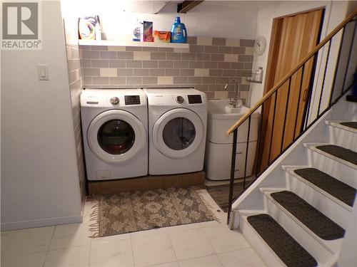 52 Tokyo Crescent, Elliot Lake, ON - Indoor Photo Showing Laundry Room