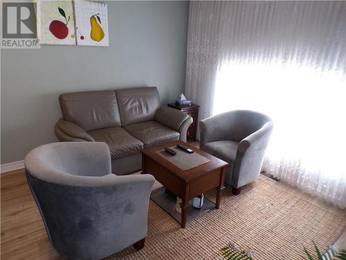 52 Tokyo Crescent, Elliot Lake, ON - Indoor Photo Showing Living Room