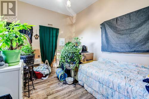 50-52 Wellington Street E, Chatham-Kent (Chatham), ON - Indoor Photo Showing Bedroom