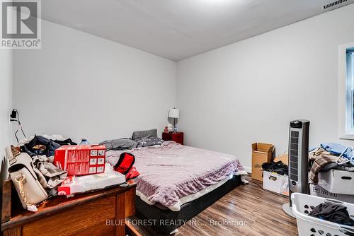 50-52 Wellington Street E, Chatham-Kent (Chatham), ON - Indoor Photo Showing Bedroom