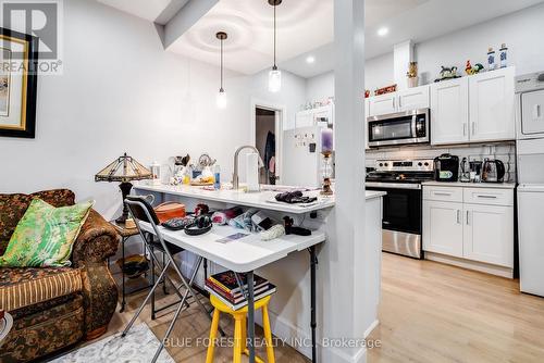 50-52 Wellington Street E, Chatham-Kent (Chatham), ON - Indoor Photo Showing Kitchen With Upgraded Kitchen