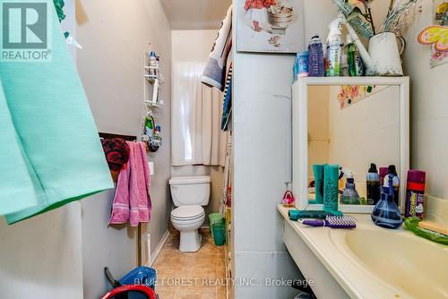 50-52 Wellington Street E, Chatham-Kent (Chatham), ON - Indoor Photo Showing Bathroom