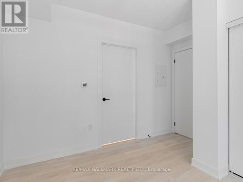 302 - 117 Broadway Avenue, Toronto, ON - Indoor Photo Showing Other Room