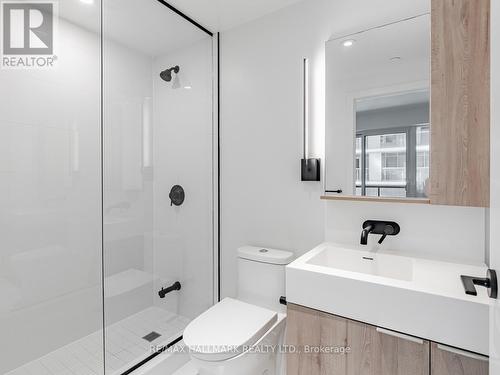 302 - 117 Broadway Avenue, Toronto, ON - Indoor Photo Showing Bathroom