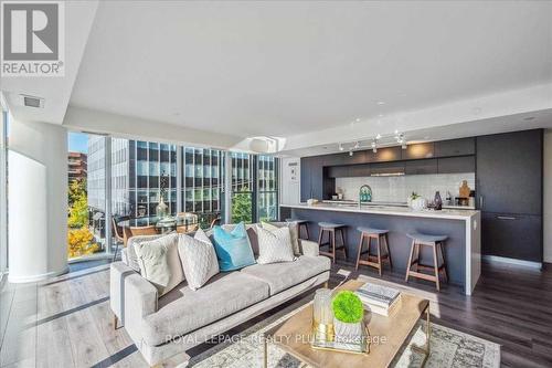 302 - 99 Foxbar Road, Toronto, ON - Indoor Photo Showing Living Room