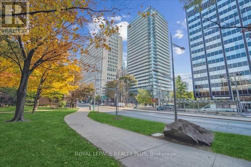 302 - 99 Foxbar Road, Toronto, ON - Outdoor