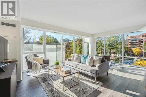 302 - 99 Foxbar Road, Toronto, ON - Indoor Photo Showing Living Room