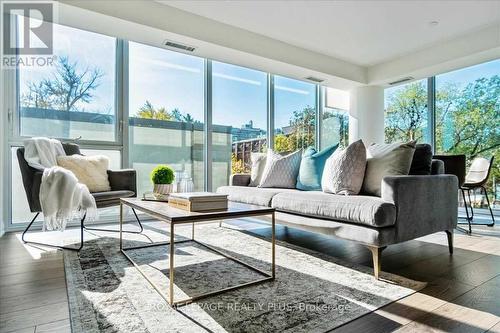 302 - 99 Foxbar Road, Toronto, ON - Indoor Photo Showing Living Room